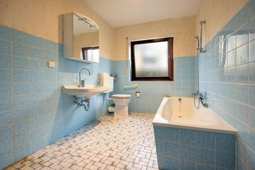 Tageslichtbad mit Platz auch für eine Waschmaschine Tageslichtbad mit Platz auch für eine Waschmaschine - Erdgeschosswohnung in 58511 Lüdenscheid mit 66m² kaufen