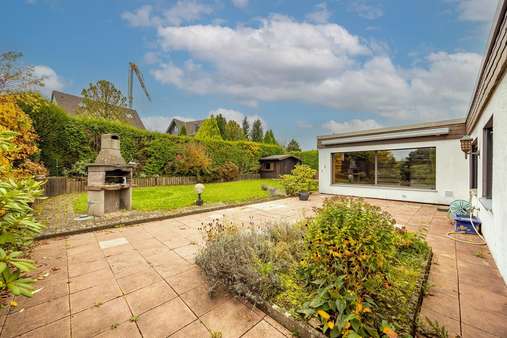 Terrasse mit Blick in den Garten - Einfamilienhaus in 58566 Kierspe mit 200m² kaufen