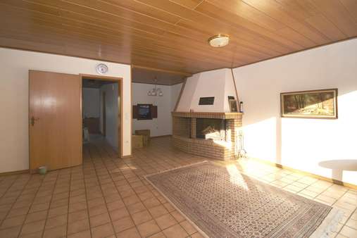 Wohnzimmer mit Kamin EG - Reihenmittelhaus in 58708 Menden mit 94m² kaufen