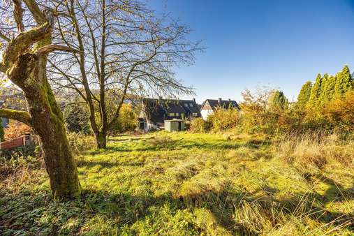 Blick auf das Grundstück - Doppelhaushälfte in 58507 Lüdenscheid mit 72m² kaufen