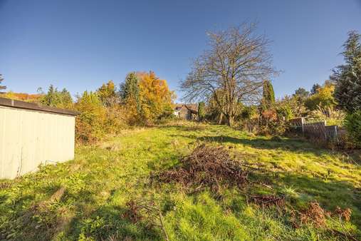 Blick auf das Grundstück - Doppelhaushälfte in 58507 Lüdenscheid mit 72m² kaufen