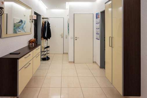 Diele - Souterrain-Wohnung in 58511 Lüdenscheid mit 72m² kaufen