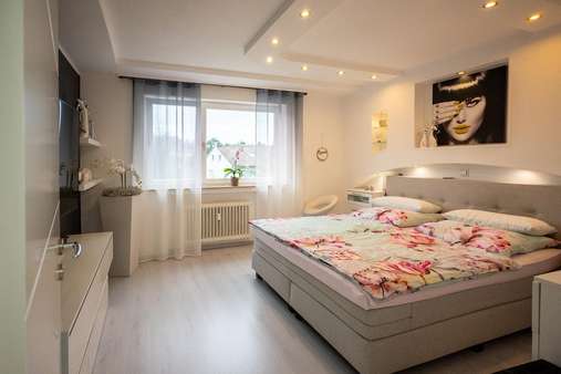 Schlafzimmer - Souterrain-Wohnung in 58511 Lüdenscheid mit 72m² kaufen