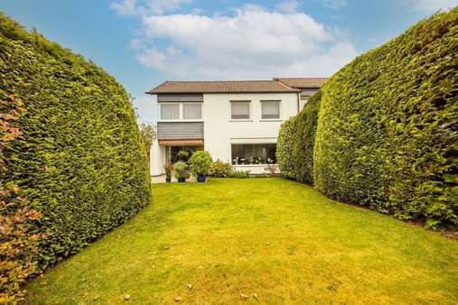 eingefriedeter Garten - Doppelhaushälfte in 58507 Lüdenscheid mit 121m² kaufen