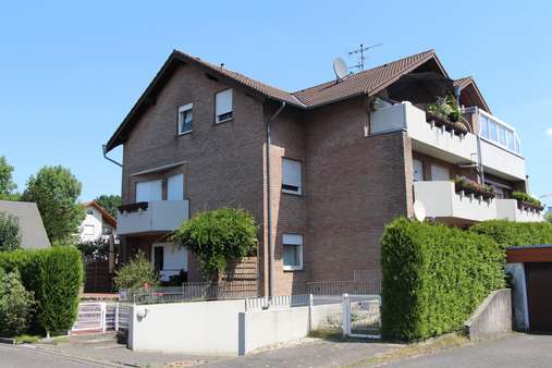 Außenansicht Außenansicht - Dachgeschosswohnung in 33161 Hövelhof mit 87m² kaufen