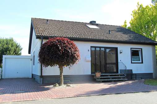 Außenansicht Außenansicht - Bungalow in 33758 Schloß Holte-Stukenbrock mit 90m² kaufen