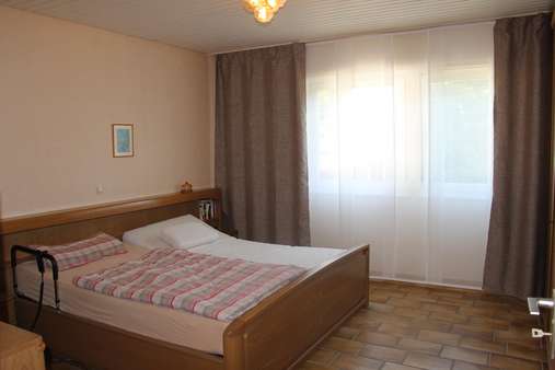 Schlafzimmer - Bungalow in 33758 Schloß Holte-Stukenbrock mit 90m² kaufen