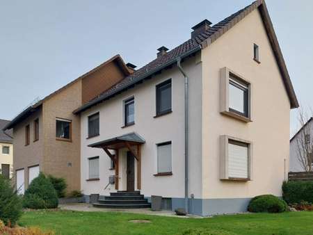 Vorderansicht - Zweifamilienhaus in 37699 Fürstenberg mit 247m² kaufen
