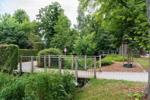 Direkt ins Grüne, hinterm Haus - Mehrfamilienhaus in 33397 Rietberg mit 230m² als Kapitalanlage kaufen