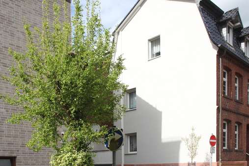 linke Hauswand - Doppelhaushälfte in 34431 Marsberg mit 130m² kaufen