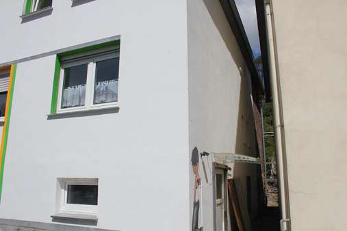 rechte Seite - Wohn- / Geschäftshaus in 34431 Marsberg mit 180m² als Kapitalanlage kaufen