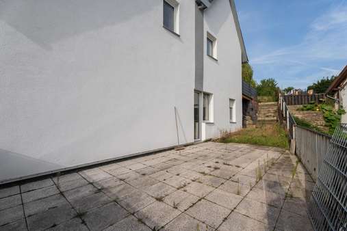 Terrasse, rechts vom Haus Terrasse, rechts vom Haus - Einfamilienhaus in 33142 Büren mit 188m² kaufen