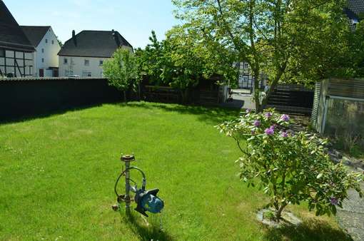 Garten - Zweifamilienhaus in 37691 Boffzen mit 164m² kaufen