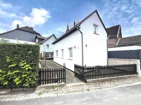 Haus von Vorne Haus von Vorne - Einfamilienhaus in 37671 Höxter mit 130m² kaufen