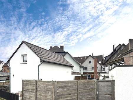 Seitenansicht vorderes Haus Seitenansicht vorderes Haus - Einfamilienhaus in 37671 Höxter mit 130m² kaufen