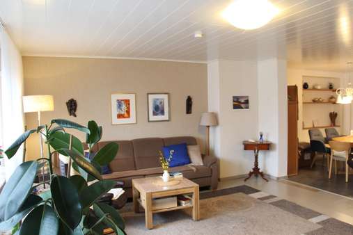 Wohnzimmer - Doppelhaushälfte in 33178 Borchen mit 120m² kaufen