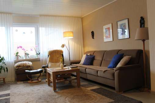 Wohnzimmer - Doppelhaushälfte in 33178 Borchen mit 120m² kaufen