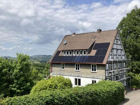 Seitenansicht - Zweifamilienhaus in 57399 Kirchhundem mit 341m² kaufen