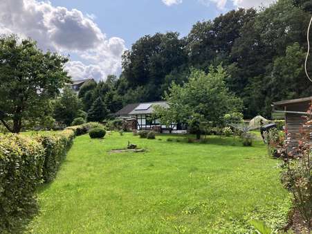 Gartenbereich Gartenbereich - Zweifamilienhaus in 57399 Kirchhundem mit 180m² kaufen
