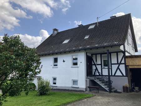 Vorderseite Vorderseite - Zweifamilienhaus in 57399 Kirchhundem mit 180m² kaufen
