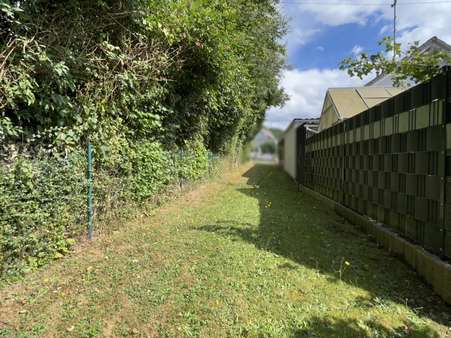 Einfahrt - Grundstück in 57223 Kreuztal mit 643m² kaufen