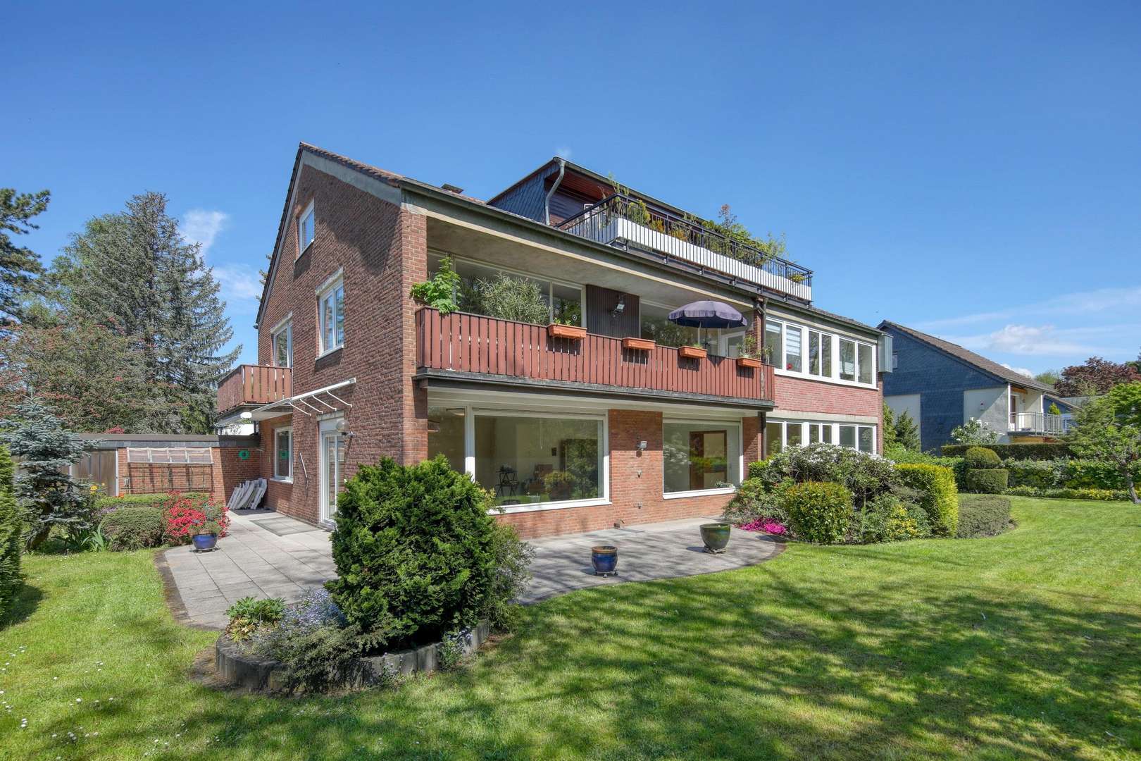 Terrasse - Einfamilienhaus in 50767 Köln mit 414m² günstig kaufen