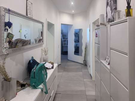 Diele - Erdgeschosswohnung in 58509 Lüdenscheid mit 106m² mieten