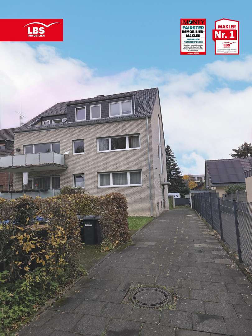 Straßenansicht - Erdgeschosswohnung in 50354 Hürth mit 105m² kaufen