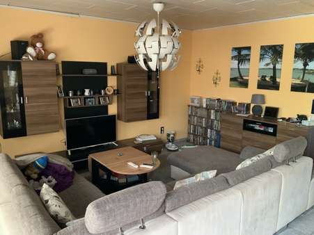 Wohnzimmer - Doppelhaushälfte in 42655 Solingen mit 175m² günstig kaufen