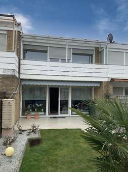 Rückansicht Rückansicht - Reihenmittelhaus in 40880 Ratingen mit 104m² kaufen
