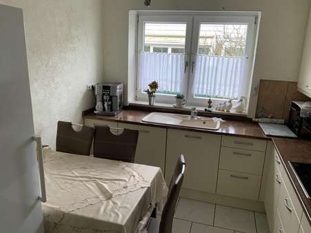 Küche mit Essbereich Küche mit Essbereich - Reihenmittelhaus in 40880 Ratingen mit 104m² kaufen