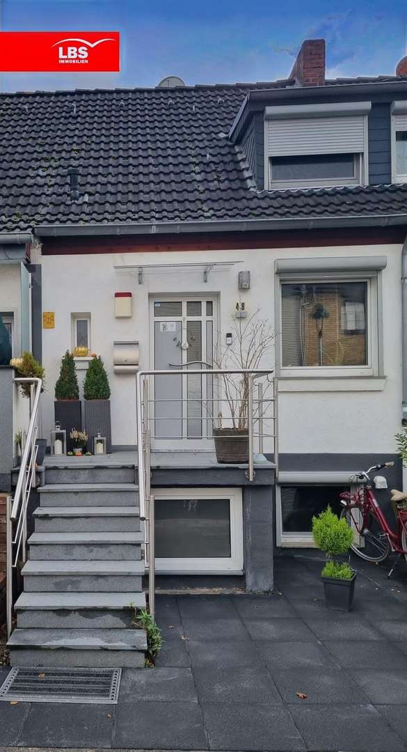 Frontansicht NEU - Reihenmittelhaus in 40599 Düsseldorf mit 93m² kaufen