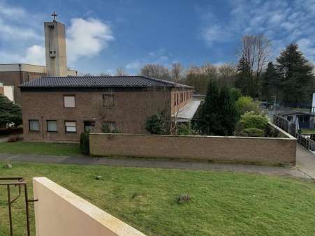 Blick vom Balkon Blick vom Balkon - Etagenwohnung in 41462 Neuss mit 68m² kaufen
