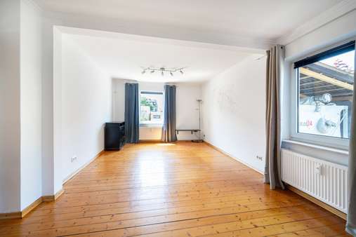 Vorderhaus Wohnzimmer EG Vorderhaus Wohnzimmer EG - Einfamilienhaus in 33758 Schloß Holte-Stukenbrock mit 248m² kaufen