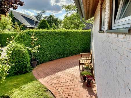 Vor dem Haus… Vor dem Haus… - Bungalow in 33758 Schloß Holte-Stukenbrock mit 125m² kaufen