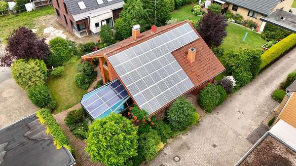 Eingangseite Eingangseite - Einfamilienhaus in 33729 Bielefeld mit 172m² kaufen