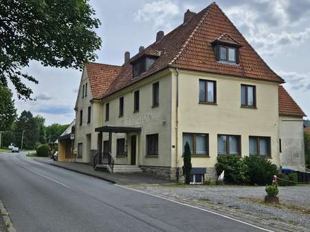 Strassenseite Strassenseite - Mehrfamilienhaus in 33813 Oerlinghausen, Währentrup mit 203m² kaufen