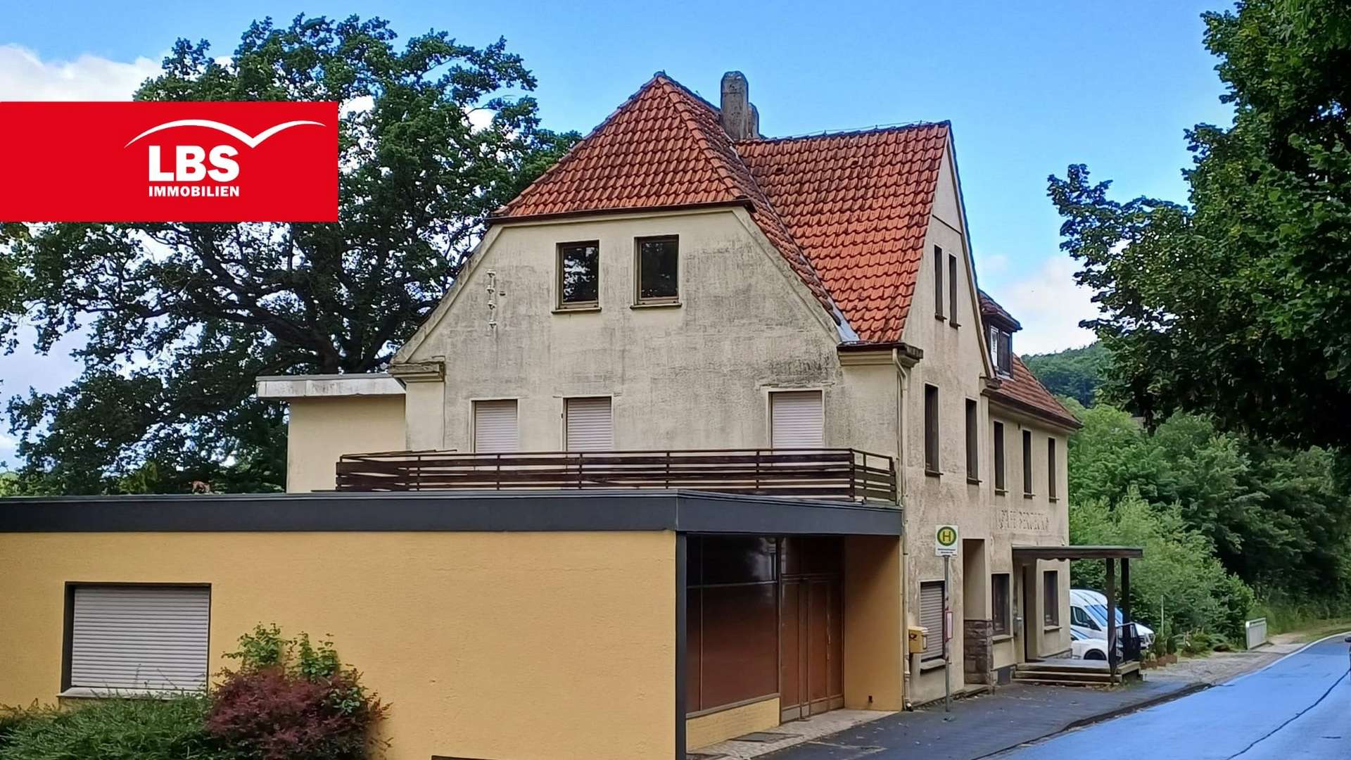 Strassenseite Strassenseite - Mehrfamilienhaus in 33813 Oerlinghausen, Währentrup mit 203m² kaufen
