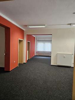 Büroräume Gewerbeeinheit Büroräume Gewerbeeinheit - Mehrfamilienhaus in 33813 Oerlinghausen, Währentrup mit 203m² kaufen