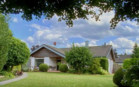 Rückansicht - Bungalow in 33758 Schloß Holte-Stukenbrock mit 125m² kaufen