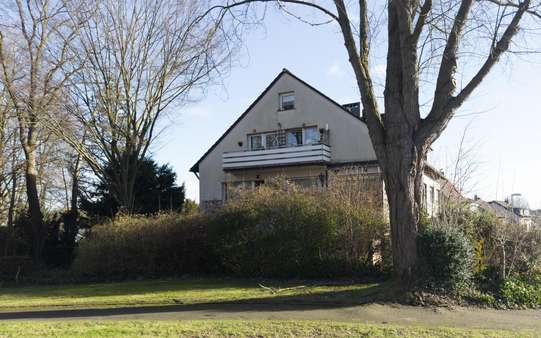 Giebelansicht - Etagenwohnung in 45279 Essen mit 102m² kaufen