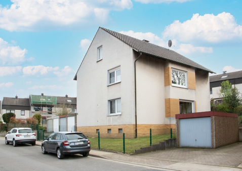 Außenansicht von rechts - Zweifamilienhaus in 45277 Essen mit 150m² kaufen