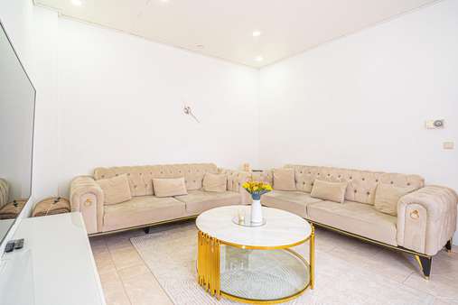 Wohnzimmer - Reiheneckhaus in 44879 Bochum mit 75m² kaufen