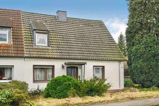 Vorderansicht - Doppelhaushälfte in 44805 Bochum mit 124m² kaufen