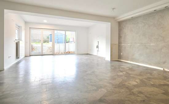 Wohn- und Esszimmer - Reihenmittelhaus in 44809 Bochum mit 156m² günstig kaufen