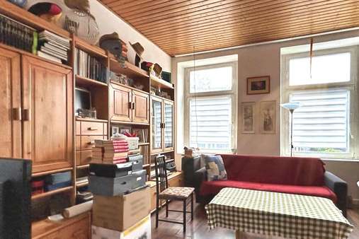 Wohnzimmer - Etagenwohnung in 42277 Wuppertal mit 100m² kaufen