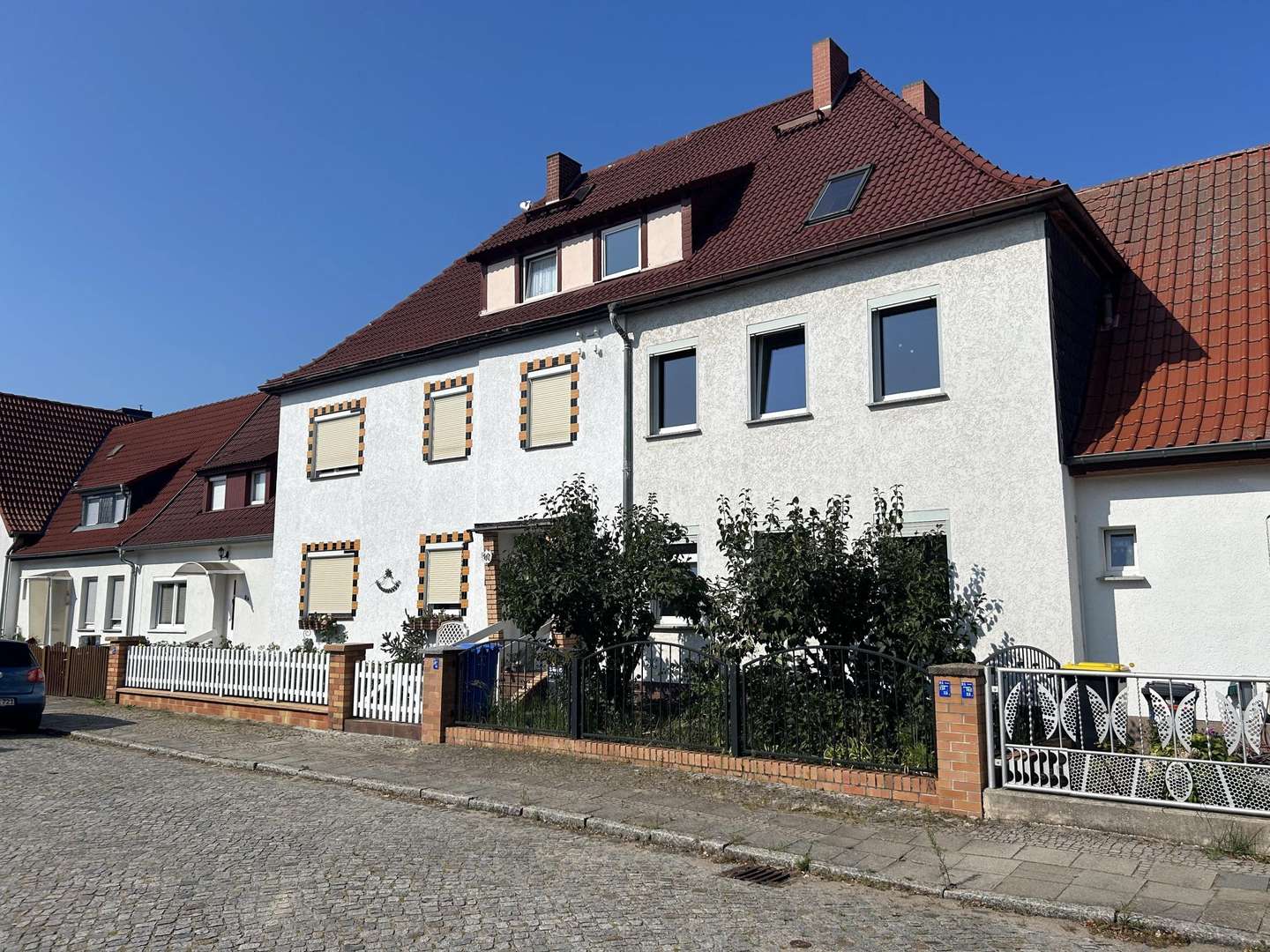 Hausansicht Straßenseite - Doppelhaushälfte in 16303 Schwedt mit 107m² kaufen