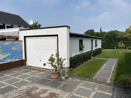 EIN SCHÖNES HAUS IM GARTENPARADIES