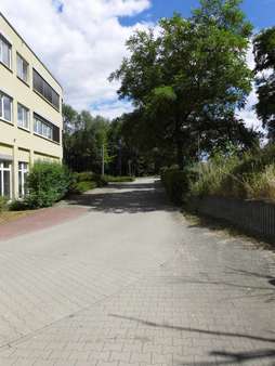 Zufahrt Parkplatz - Büro in 15234 Frankfurt mit 170m² kaufen