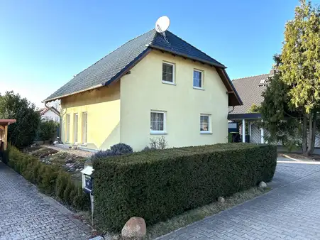 PERFEKTES HAUS, POOL, CARPORT, GARTEN   